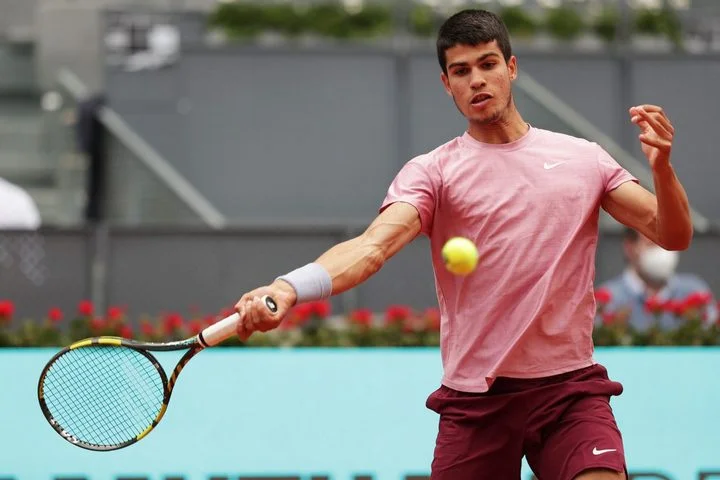 Карлос Алькарас впервые вышел в четвертый круг «Уимблдона» Карлос Алькарас впервые вышел в четвертый круг «Уимблдона»