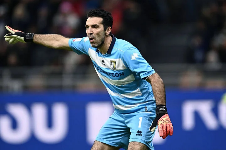 Джанлуиджи Буффон: «Рома» и «Барселона» интересовались мной, и я собирался присоединиться к «Барсе» Джанлуиджи Буффон: «Рома» и «Барселона» интересовались мной, и я собирался присоединиться к «Барсе»