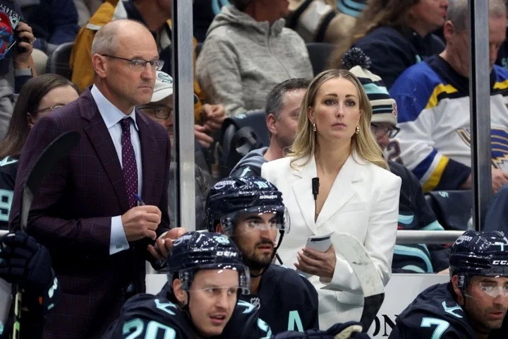 Валерий Каменский: «Не знаю, как девушка может работать в мужской команде. В раздевалке все ходят раздетыми» Валерий Каменский: «Не знаю, как девушка может работать в мужской команде. В раздевалке все ходят раздетыми»