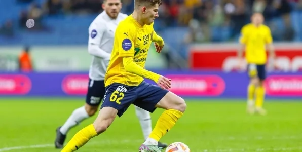 Футболист сборной России: никуда не вкладываюсь, закрыл семье кредит на Новый год Футболист сборной России: никуда не вкладываюсь, закрыл семье кредит на Новый год