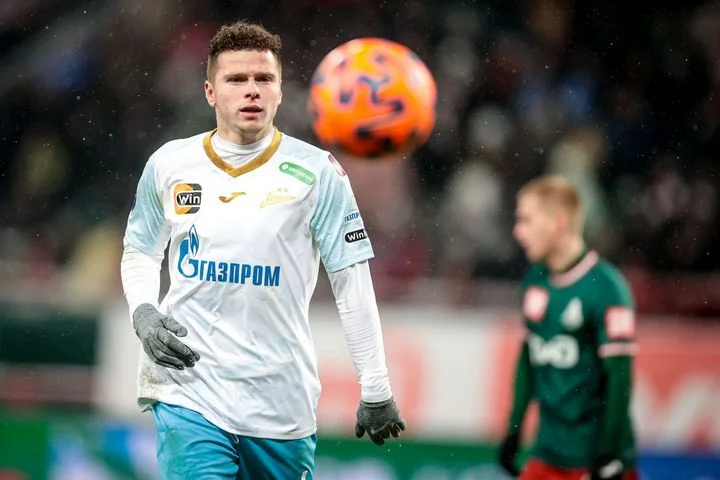 Андрей Аршавин: «Круговой профессионально тренировался, и все ребята были очень рады, что он есть в «Зените-2». Он их объединил, сплотил» Андрей Аршавин: «Круговой профессионально тренировался, и все ребята были очень рады, что он есть в «Зените-2». Он их объединил, сплотил»