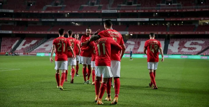 «Бенфика» выбила «Динамо» Киев из Лиги чемпионов «Бенфика» выбила «Динамо» Киев из Лиги чемпионов