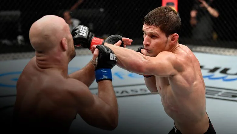 Евлоев вызвал на бой Аллена: «Есть такой дерьмовый парень. Хочу подраться с ним у него дома» Евлоев вызвал на бой Аллена: «Есть такой дерьмовый парень. Хочу подраться с ним у него дома»