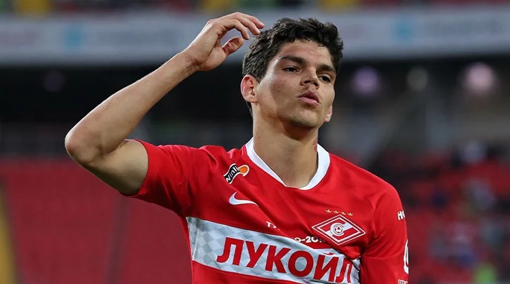 Защитник «Спартака» Айртон покинул поле на носилках Защитник «Спартака» Айртон покинул поле на носилках