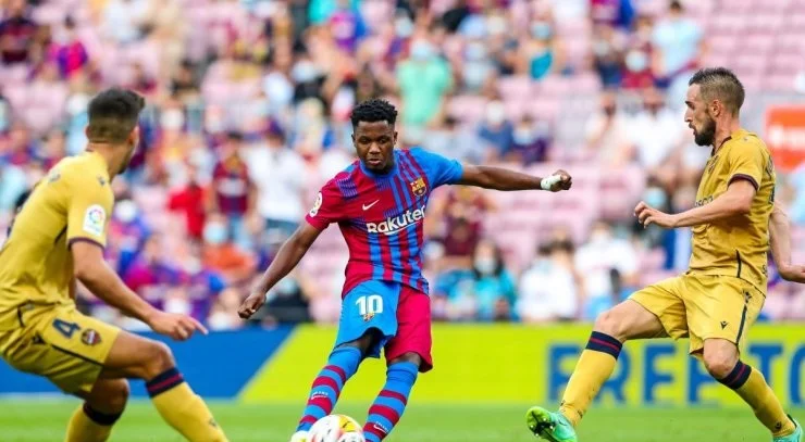 Вернулся на поле спустя 10 месяцев, чтобы забить через 10 минут. Новая «десятка» и новая надежда «Барселоны» Вернулся на поле спустя 10 месяцев, чтобы забить через 10 минут. Новая «десятка» и новая надежда «Барселоны»