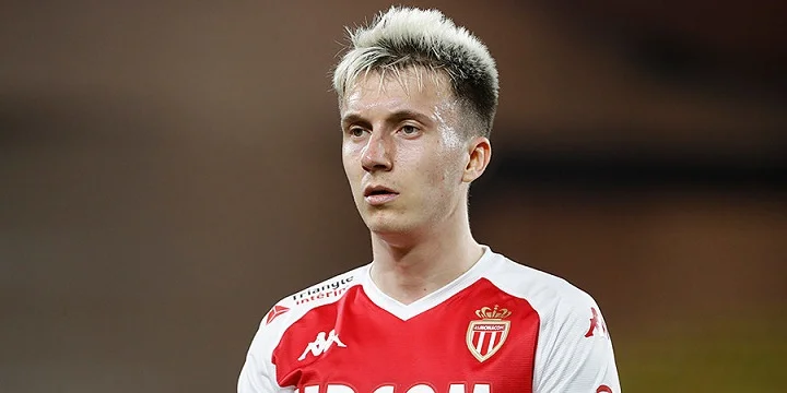 Головин попал в команду сезона Лиги 1 в игре FC 24 Головин попал в команду сезона Лиги 1 в игре FC 24