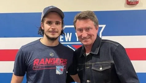 Гретцки после игры Шестеркина с «Каролиной»: «Хорошая победа и великолепная игра в воротах» Гретцки после игры Шестеркина с «Каролиной»: «Хорошая победа и великолепная игра в воротах»