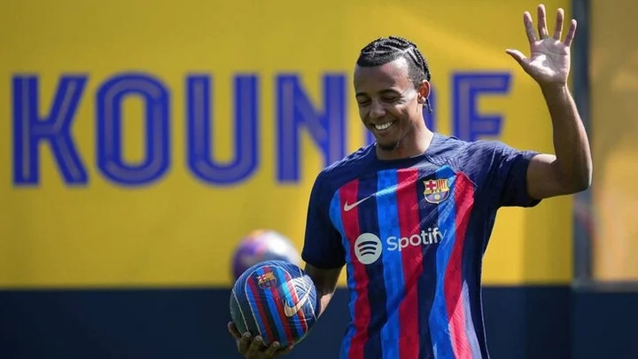 Хави: «Нам нужно продавать футболистов для того, чтобы зарегистрировать Кунде. Обамеянг и Депай еще с нами, завтра мы задействуем их»