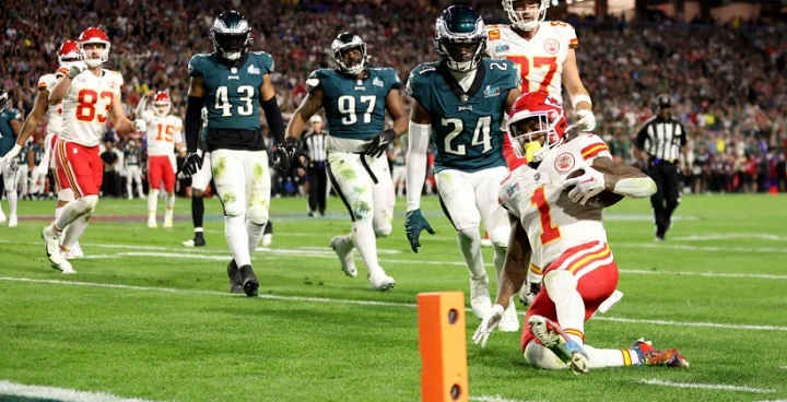 «Канзас-Сити» обыграл «Филадельфию» в Супербоуле НФЛ «Канзас-Сити» обыграл «Филадельфию» в Супербоуле НФЛ