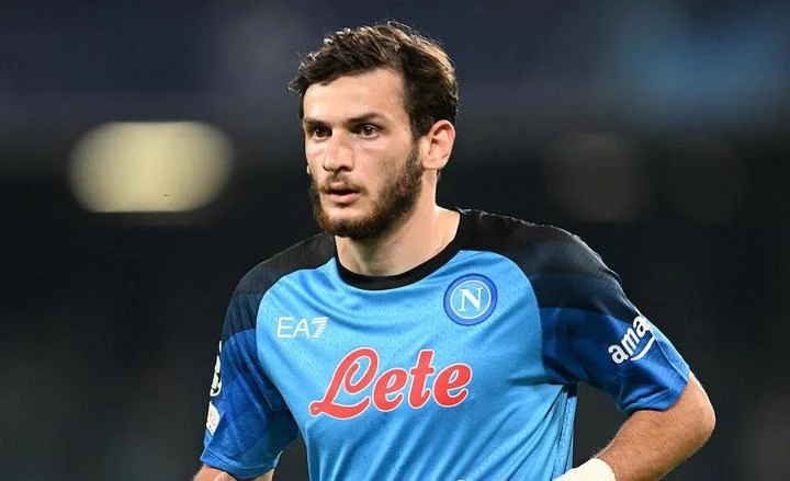 «Наполи» хочет заключить с Кварацхелией новый контракт с увеличением зарплаты вдвое «Наполи» хочет заключить с Кварацхелией новый контракт с увеличением зарплаты вдвое