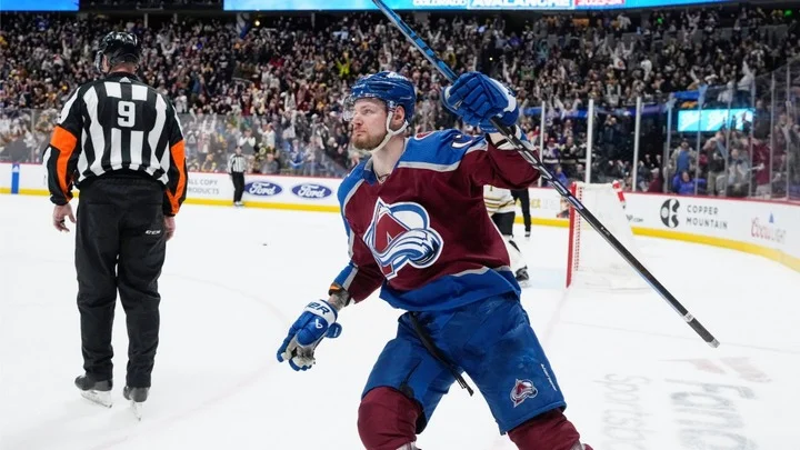 «Колорадо» одержало девятую победу подряд, уступая «Питтсбургу» 0:4