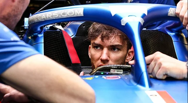 Гасли в квалификации разбил болид