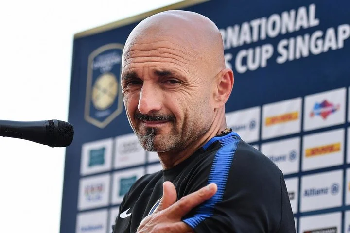 Президент «Наполи» поблагодарил Спаллетти за уход: «После первого за 33 года чемпионства может появиться чувство сытости» Президент «Наполи» поблагодарил Спаллетти за уход: «После первого за 33 года чемпионства может появиться чувство сытости»