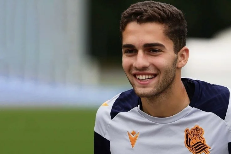 Селюк: Боюсь, что на Захаряна махнут рукой, и уже он будет в «Реал Сосьедаде», как Кокорин в «Фиорентине» Селюк: Боюсь, что на Захаряна махнут рукой, и уже он будет в «Реал Сосьедаде», как Кокорин в «Фиорентине»