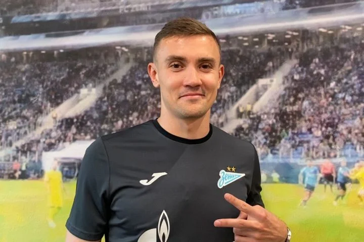 Евгений Латышонок стал игроком «Зенита» Евгений Латышонок стал игроком «Зенита»