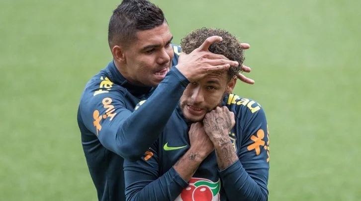 Неймар в сборной поиздевался над Каземиро из-за поражения «Реала» от «Барселоны» Неймар в сборной поиздевался над Каземиро из-за поражения «Реала» от «Барселоны»