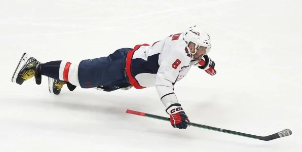 Кочетков: «Не хотел, чтобы Овечкин забил мне рекордный гол. Еще на экранах крутили бы» Кочетков: «Не хотел, чтобы Овечкин забил мне рекордный гол. Еще на экранах крутили бы»