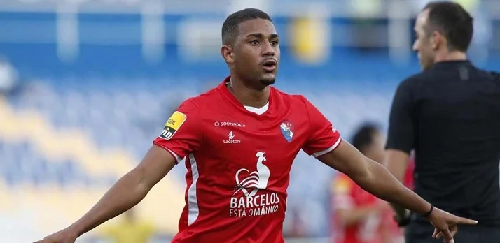 «Атлетико» отдал в «Валенсию» в аренду своего хавбека «Атлетико» отдал в «Валенсию» в аренду своего хавбека