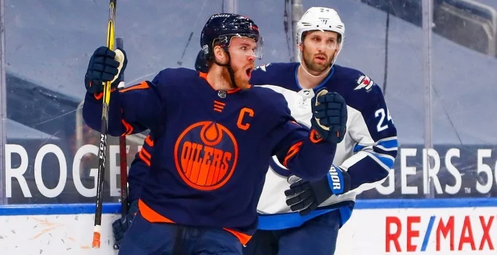 Гретцки после 8:6 в матче «Колорадо» и «Эдмонтона»: «Чтобы выиграть Кубок, нужно лучше играть в защите» Гретцки после 8:6 в матче «Колорадо» и «Эдмонтона»: «Чтобы выиграть Кубок, нужно лучше играть в защите»