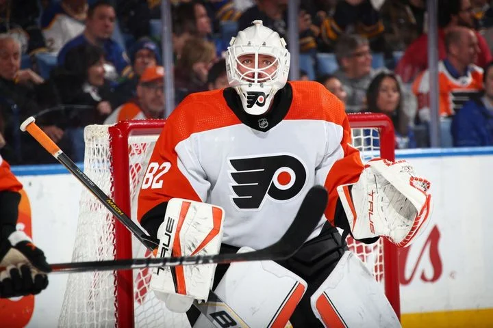 Вратарь «Филадельфии» Иван Федотов пропустил пять шайб от «Калгари» Вратарь «Филадельфии» Иван Федотов пропустил пять шайб от «Калгари»