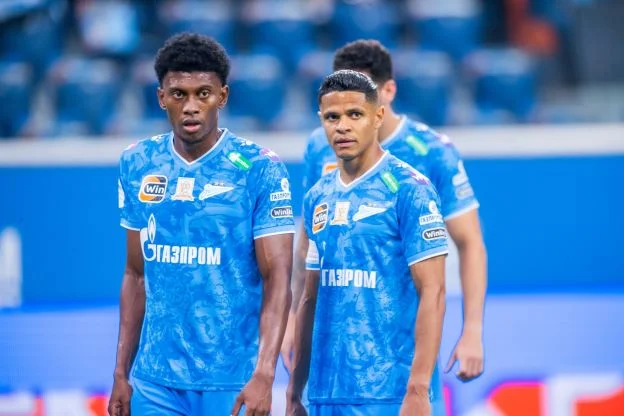 Камоцци оценил шансы Кассьерры уйти из «Зенита» в «Ювентус» или «Милан» Камоцци оценил шансы Кассьерры уйти из «Зенита» в «Ювентус» или «Милан»