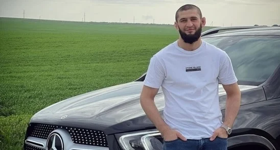 Биспинг о Чимаеве: «Он водит машину как психопат. Не знаю, сложно ли получить права в Чечне» Биспинг о Чимаеве: «Он водит машину как психопат. Не знаю, сложно ли получить права в Чечне»