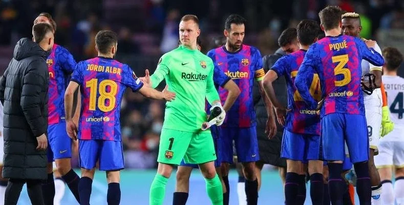 В «Барселоне» снова собираются снизить зарплаты игроков В «Барселоне» снова собираются снизить зарплаты игроков