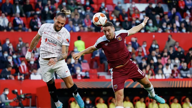 После первого тайма «Вест Хэм» обыгрывает «Севилью» в ответном матче 1/8 ЛЕ После первого тайма «Вест Хэм» обыгрывает «Севилью» в ответном матче 1/8 ЛЕ