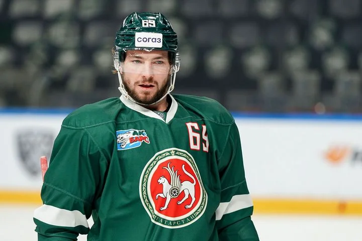 Форвард «Ак Барса» Александр Бурмистров о 2:3 с ЦСКА: «Вроде все делаем правильно, ловим шайбу на себя. Но где-то она залетает» Форвард «Ак Барса» Александр Бурмистров о 2:3 с ЦСКА: «Вроде все делаем правильно, ловим шайбу на себя. Но где-то она залетает»