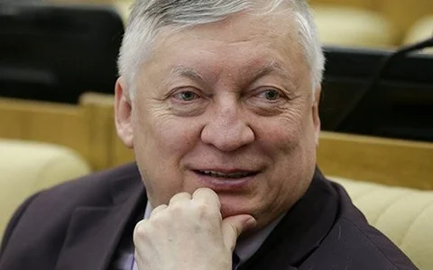 Карпов о победе 14-летнего россиянина: удивительно, что Карлсен допускает такие промахи Карпов о победе 14-летнего россиянина: удивительно, что Карлсен допускает такие промахи