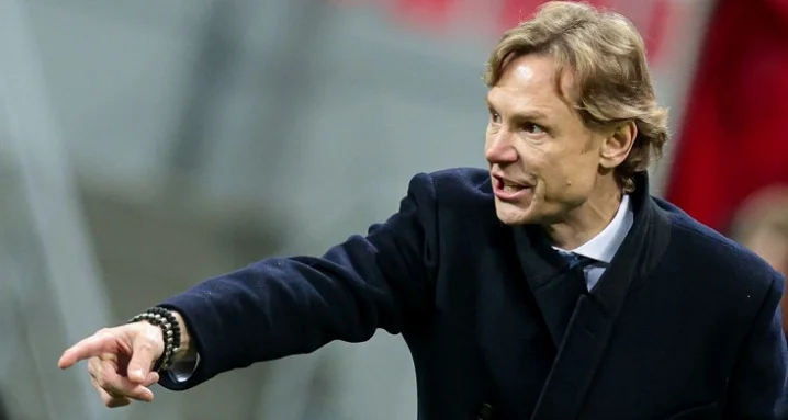 Карпин о введении Fan ID: «В футбол мы для кого играем? Для болельщиков, которых нет» Карпин о введении Fan ID: «В футбол мы для кого играем? Для болельщиков, которых нет»