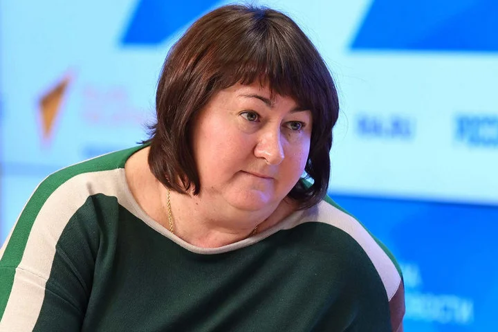 Елена Вяльбе: «Некоторые опытные спортсмены до сих пор сами приносят вечером свой телефон тренеру. Потому что так лучше, так спокойнее им» Елена Вяльбе: «Некоторые опытные спортсмены до сих пор сами приносят вечером свой телефон тренеру. Потому что так лучше, так спокойнее им»