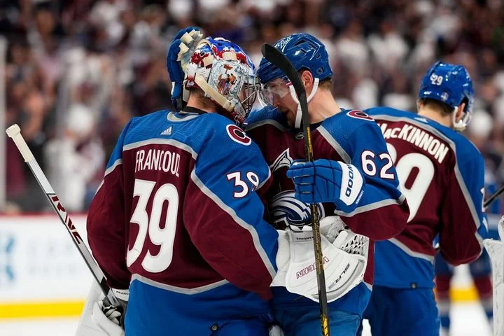 «Колорадо» всухую разгромило «Эдмонтон» и увеличило разрыв в Западной серии «Колорадо» всухую разгромило «Эдмонтон» и увеличило разрыв в Западной серии