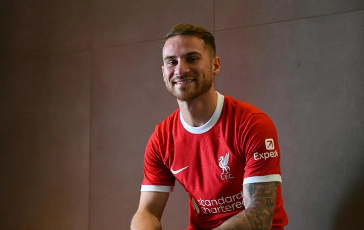 Алексис Мак Аллистер: «Номер восемь мне очень нравится, однако он по праву принадлежит Джеррарду. В итоге я выбрал 10» Алексис Мак Аллистер: «Номер восемь мне очень нравится, однако он по праву принадлежит Джеррарду. В итоге я выбрал 10»