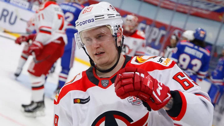 Гендиректор «Трактора» Иван Савин: «Подписание Сергея Шумакова усилит атакующую линию» Гендиректор «Трактора» Иван Савин: «Подписание Сергея Шумакова усилит атакующую линию»