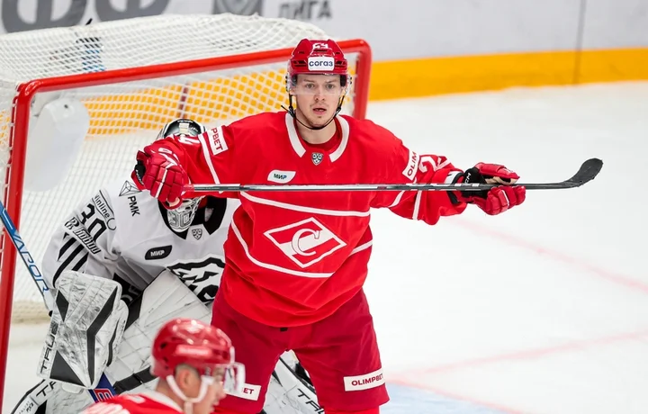 Павел Порядин: «Два года назад почти одной ногой уже был в «Ак Барсе», но трансфер сорвался, и я остался в «Нефтехимике» Павел Порядин: «Два года назад почти одной ногой уже был в «Ак Барсе», но трансфер сорвался, и я остался в «Нефтехимике»