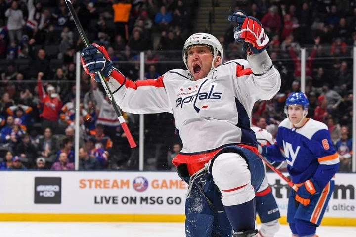 Александр Овечкин: «Когда только попал в первую команду «Динамо» – начала крыша ехать. Хорошо, что со мной был мой отец, который сказал: «Успокойся. Ты еще ничего не добился» Александр Овечкин: «Когда только попал в первую команду «Динамо» – начала крыша ехать. Хорошо, что со мной был мой отец, который сказал: «Успокойся. Ты еще ничего не добился»