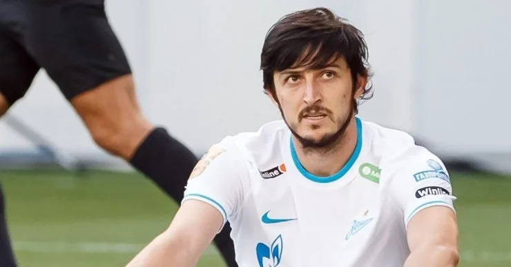 Хитрец Азмун, жёсткий Кузяев и «Зенит» без Дзюбы. У «Локомотива» снова волевой камбэк Хитрец Азмун, жёсткий Кузяев и «Зенит» без Дзюбы. У «Локомотива» снова волевой камбэк