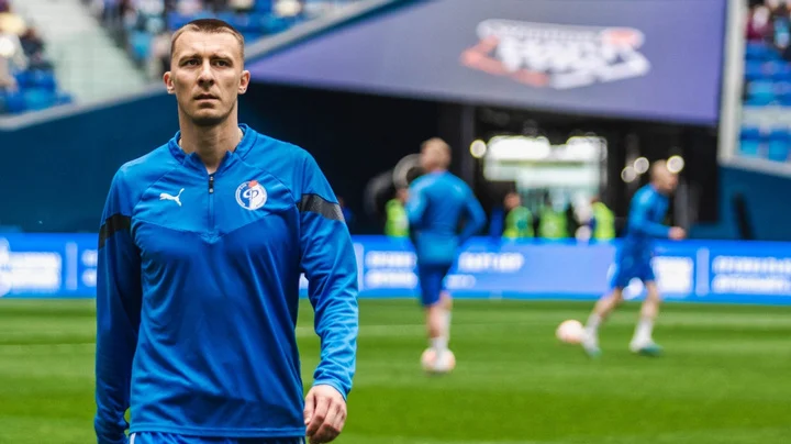 Защитник «Факела» Михаил Смирнов завершил карьеру и вошел в тренерский штаб Вадима Евсеева Защитник «Факела» Михаил Смирнов завершил карьеру и вошел в тренерский штаб Вадима Евсеева