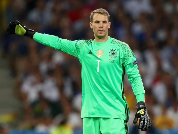 Икер Касильяс: «Мне повезло с коллегами – великолепными вратарями. Нойер уходит последним из них» Икер Касильяс: «Мне повезло с коллегами – великолепными вратарями. Нойер уходит последним из них»