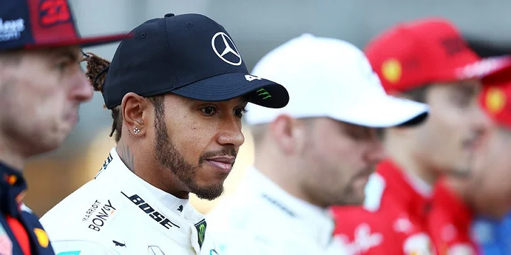 Хэмилтон о просьбе руководства «Ф-1» убрать пирсинг: «Я буквально не могу снять украшения с правого уха, их пришлось бы отрезать»