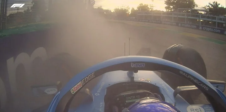 В третьем сегменте квалификации к Гран-при Австралии Алонсо разбил свой болид В третьем сегменте квалификации к Гран-при Австралии Алонсо разбил свой болид