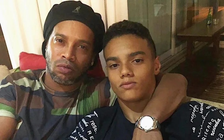 Роналдиньо: «Барселона» подпишет моего сына Жоао» Роналдиньо: «Барселона» подпишет моего сына Жоао»