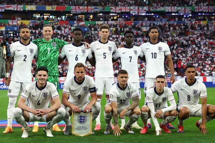 Уэйн Руни о сборной Англии: «Они как «Сити», только без синхронизации. И без стратегии прессинга. И без ширины» Уэйн Руни о сборной Англии: «Они как «Сити», только без синхронизации. И без стратегии прессинга. И без ширины»