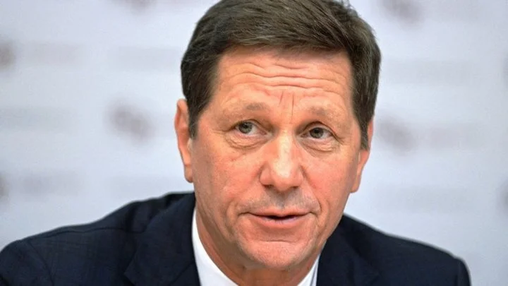 Александр Жуков про Абаскаля в «Спартаке»: «Это новое слово в футболе – никто в мире так не играет, это же не хоккей, где пятерки меняют, а здесь полностью состав» Александр Жуков про Абаскаля в «Спартаке»: «Это новое слово в футболе – никто в мире так не играет, это же не хоккей, где пятерки меняют, а здесь полностью состав»