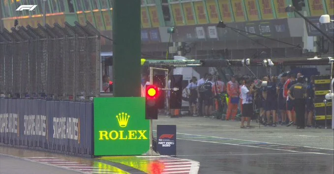 Дождь задержал пилотов «Ф-1» на полчаса на третьей практике Гран-при Сингапура Дождь задержал пилотов «Ф-1» на полчаса на третьей практике Гран-при Сингапура