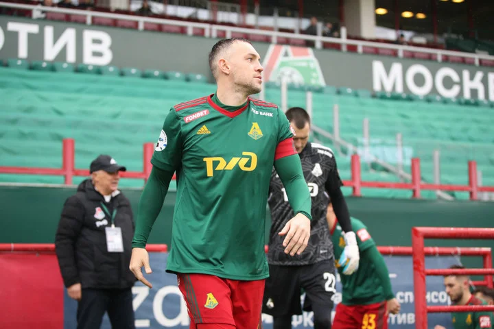 Артем Дзюба о своем дне: «Работаю, тренируюсь, обедаю и возвращаюсь домой, начинаю с детьми играть»