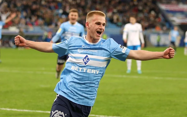 Сергей Пиняев: «Именно в «Крыльях» я стал выступать на высоком уровне, получил приглашение в сборную. Самара, спасибо за все!» Сергей Пиняев: «Именно в «Крыльях» я стал выступать на высоком уровне, получил приглашение в сборную. Самара, спасибо за все!»