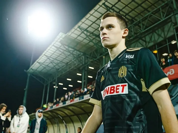 Защитник «Амкала» Арсений Левшук: «Мы показали, что нынешние профессиональные футбольные функционеры на самом деле не особо профессиональные» Защитник «Амкала» Арсений Левшук: «Мы показали, что нынешние профессиональные футбольные функционеры на самом деле не особо профессиональные»