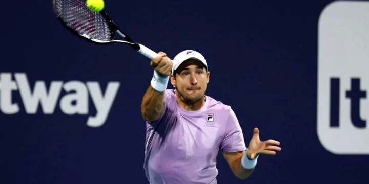 Бернабе Сапата Мираллес - Душан Лайович Бернабе Сапата Мираллес - Душан Лайович